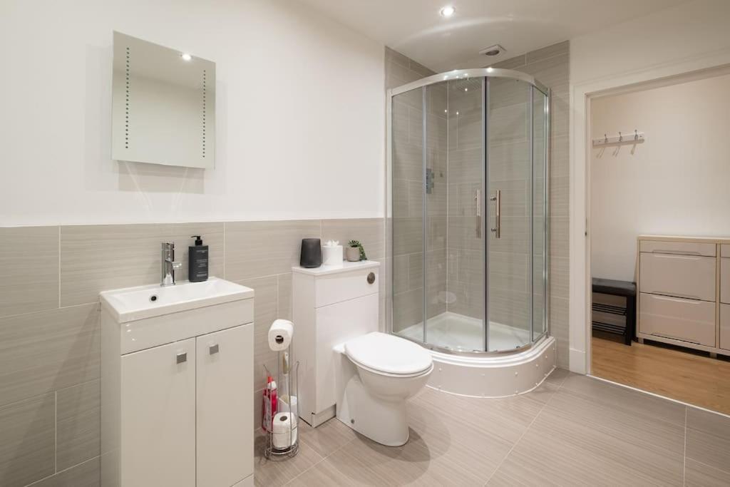 2 Bed 2 Bath Spacious Apartment In Central アバディーン エクステリア 写真
