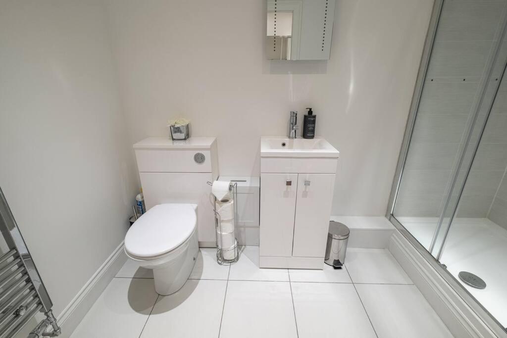 2 Bed 2 Bath Spacious Apartment In Central アバディーン エクステリア 写真