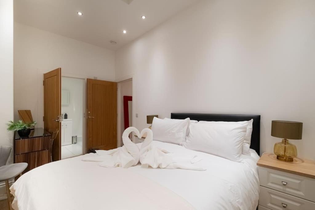 2 Bed 2 Bath Spacious Apartment In Central アバディーン エクステリア 写真