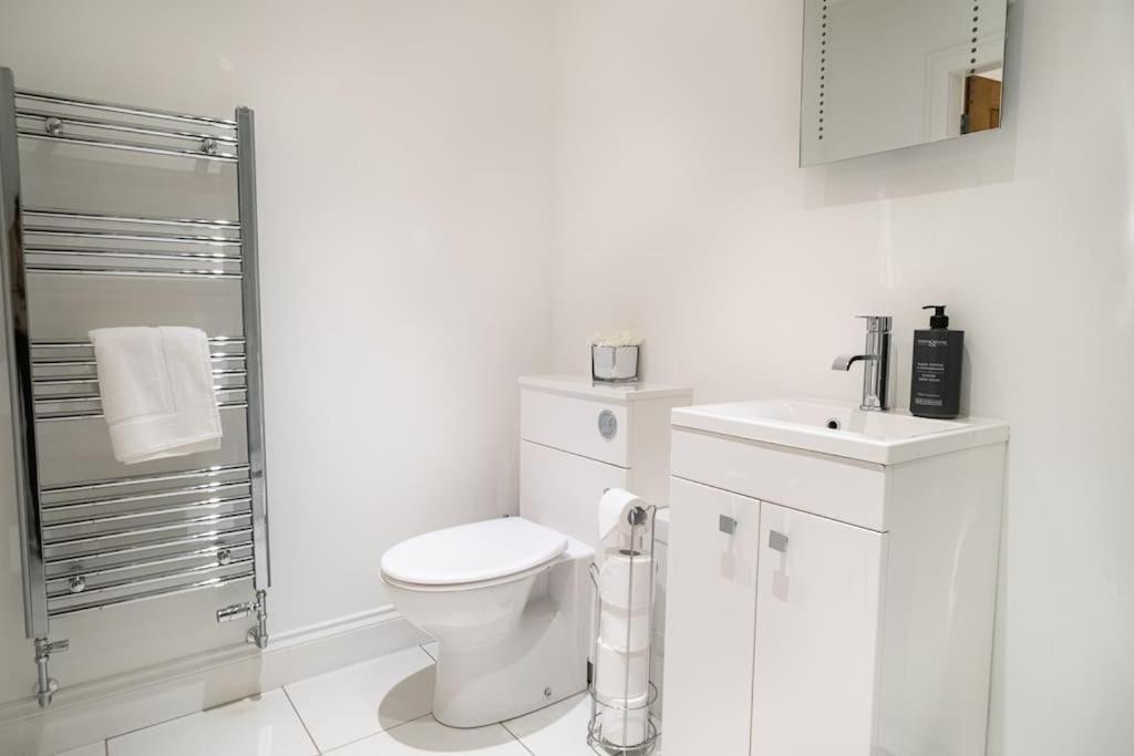2 Bed 2 Bath Spacious Apartment In Central アバディーン エクステリア 写真
